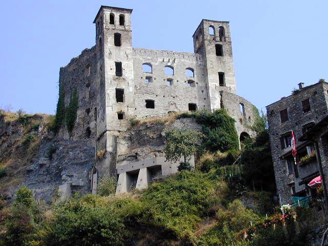 Dolceacqua Conferisce La Cittadinanza Onoraria Allarma Dei Carabinieri